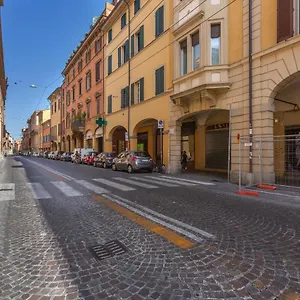 https://apt-w-terrace-10-min-walk-from-piazza-s-stefano.emilia-romagnahotels.net