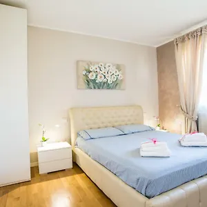 Apartment Bright Desenzano - Cascinale Pool, Desenzano del Garda